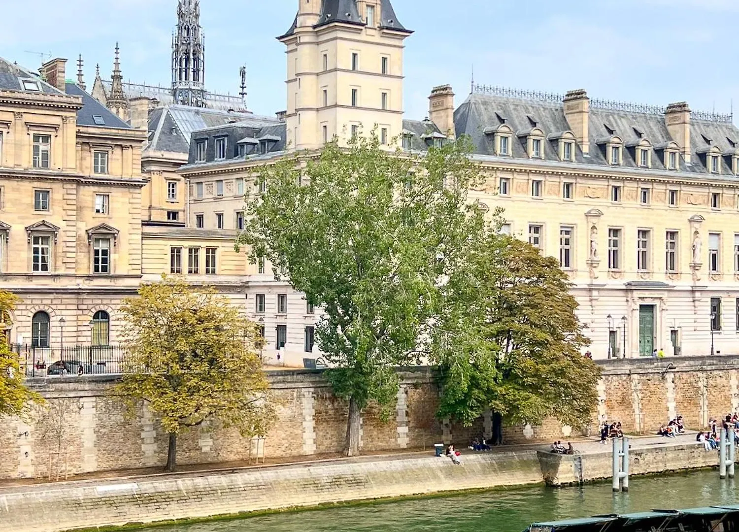 Charmant Paris, Vue Notre-Dame Apartment