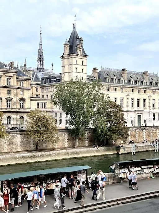 Charmant Paris, Vue Notre-Dame Apartment